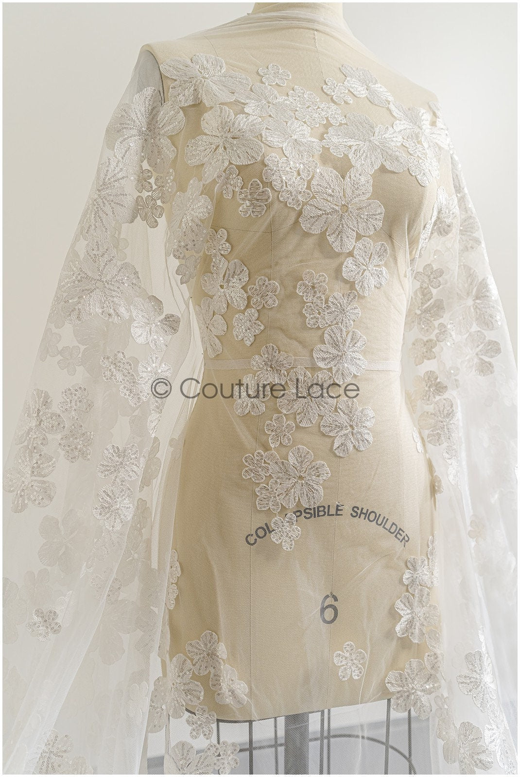 Romantischer Floraler Spitzenstoff Off-White/ Brautspitze mit Blumenmuster & Pailletten/ Braut Spitzenstoff// L22-277