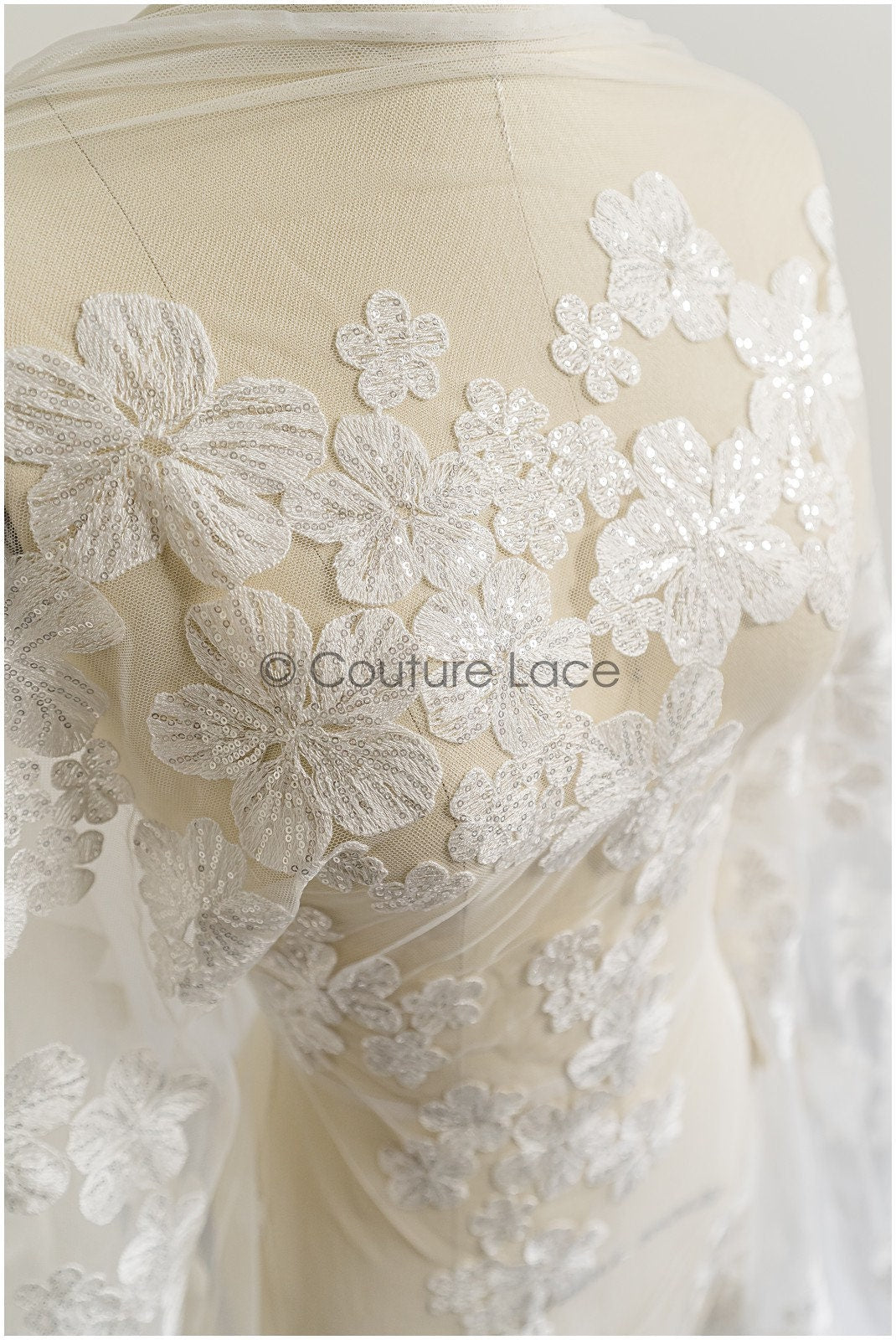 Romantischer Floraler Spitzenstoff Off-White/ Brautspitze mit Blumenmuster & Pailletten/ Braut Spitzenstoff// L22-277