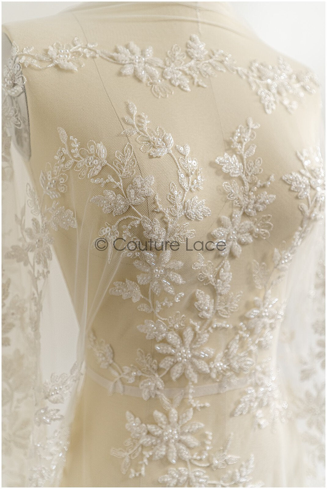Schwerer Perlen Spitzenstoff Off-White/ Brautspitze mit Perlen & Pailletten/ Braut Spitze Stoff// L22-284B
