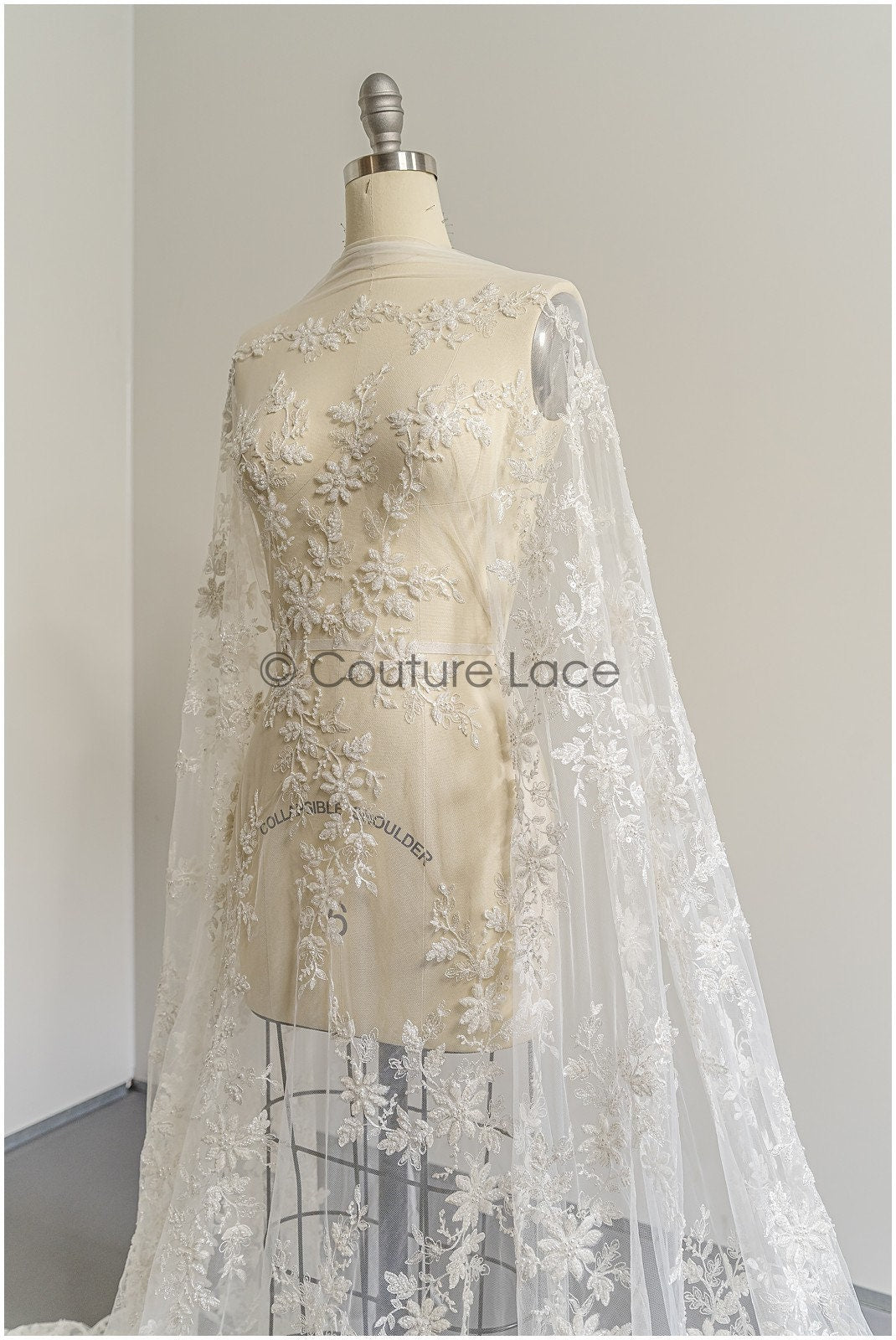Schwerer Perlen Spitzenstoff Off-White/ Brautspitze mit Perlen & Pailletten/ Braut Spitze Stoff// L22-284B