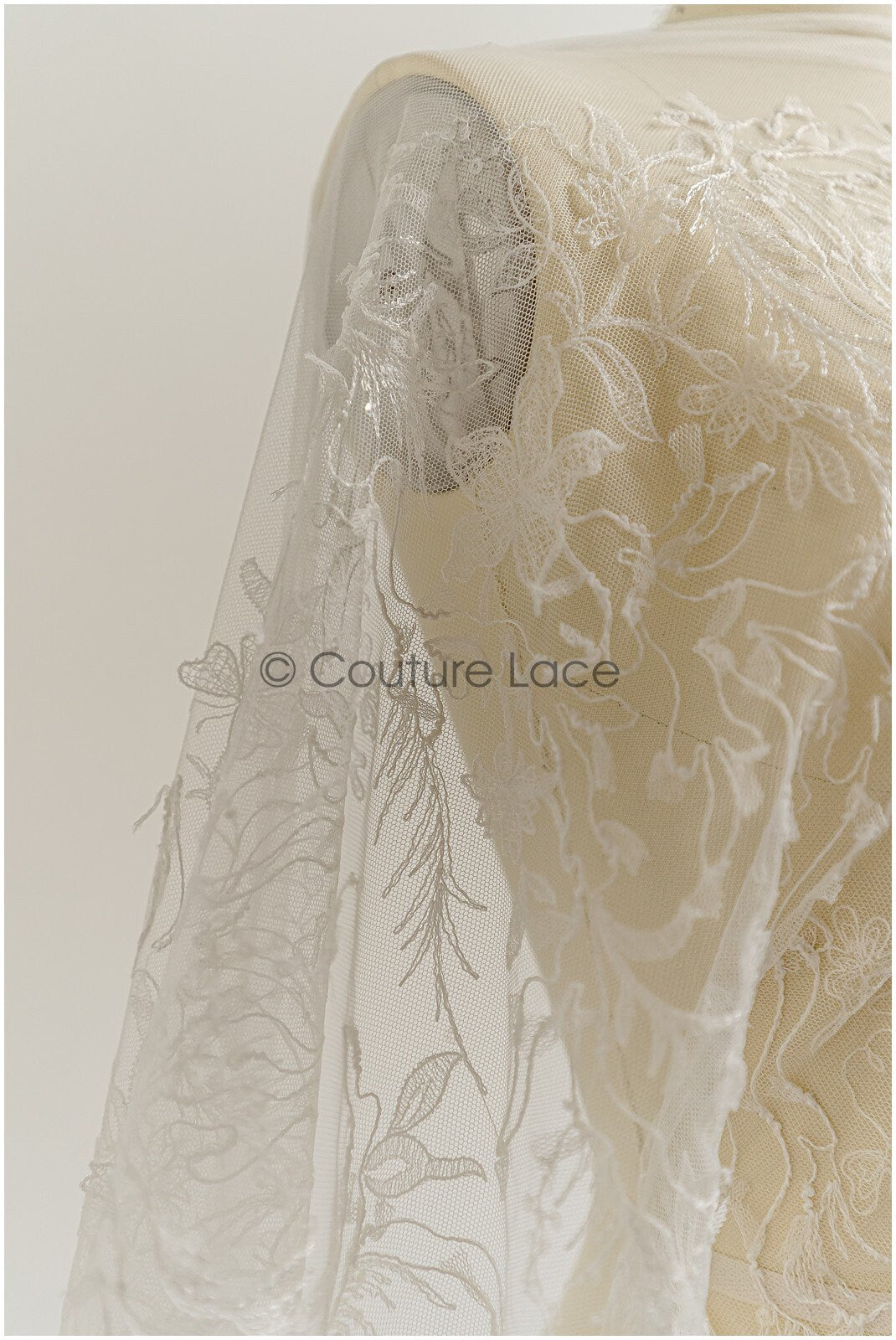 Spitzenstoff Off-White/ Braut Spitzenstoff/ romantischer Blumen Spitzenstoff mit Pailletten/ Hochzeit Spitzenstoff// L22-290