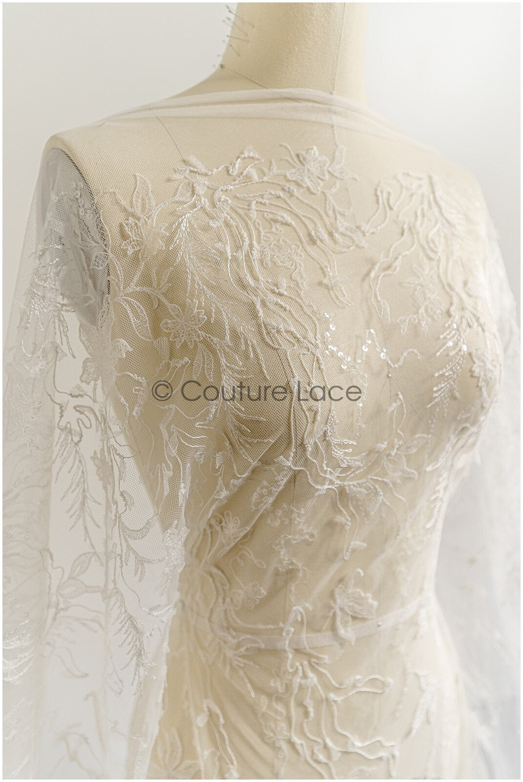 Spitzenstoff Off-White/ Braut Spitzenstoff/ romantischer Blumen Spitzenstoff mit Pailletten/ Hochzeit Spitzenstoff// L22-290