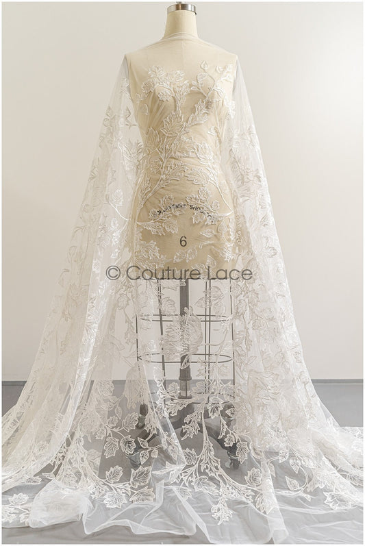 Tela de encaje floral romántico / Encaje de novia de alta calidad en color marfil / Tela de encaje para bodas // L22-293B