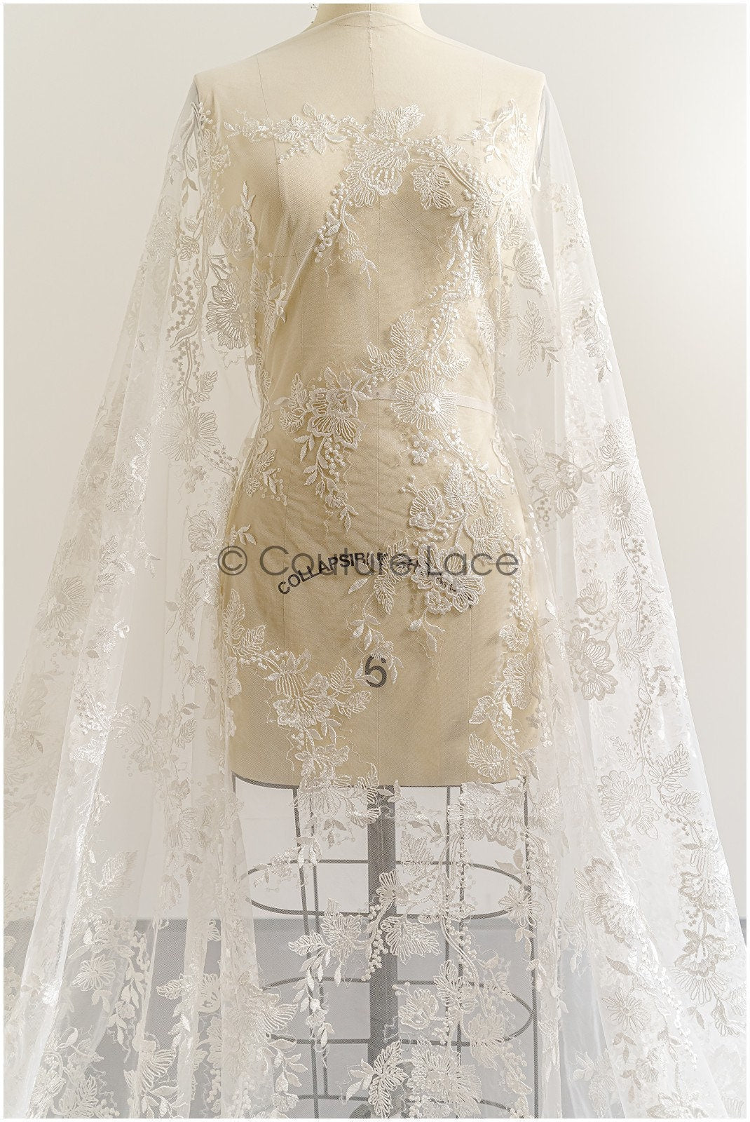 Romantischer floraler Spitzenstoff Off-White/ hochwertiger bestickter Braut Spitzenstoff/ Brautspitze Stoff// L22-295B