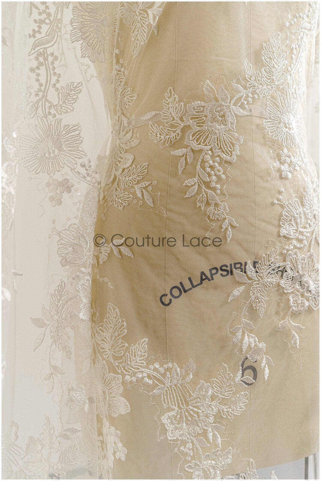 Romantischer floraler Spitzenstoff Off-White/ hochwertiger bestickter Braut Spitzenstoff/ Brautspitze Stoff// L22-295B