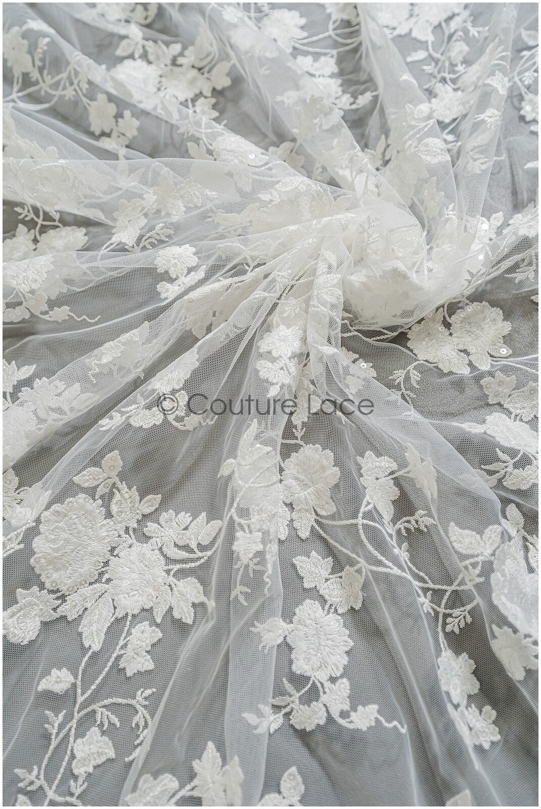 Romantischer floraler Spitzenstoff Off-White/ bestickter Braut Spitzenstoff/ Spitzenstoff mit Blumen & Pailletten// L22-304