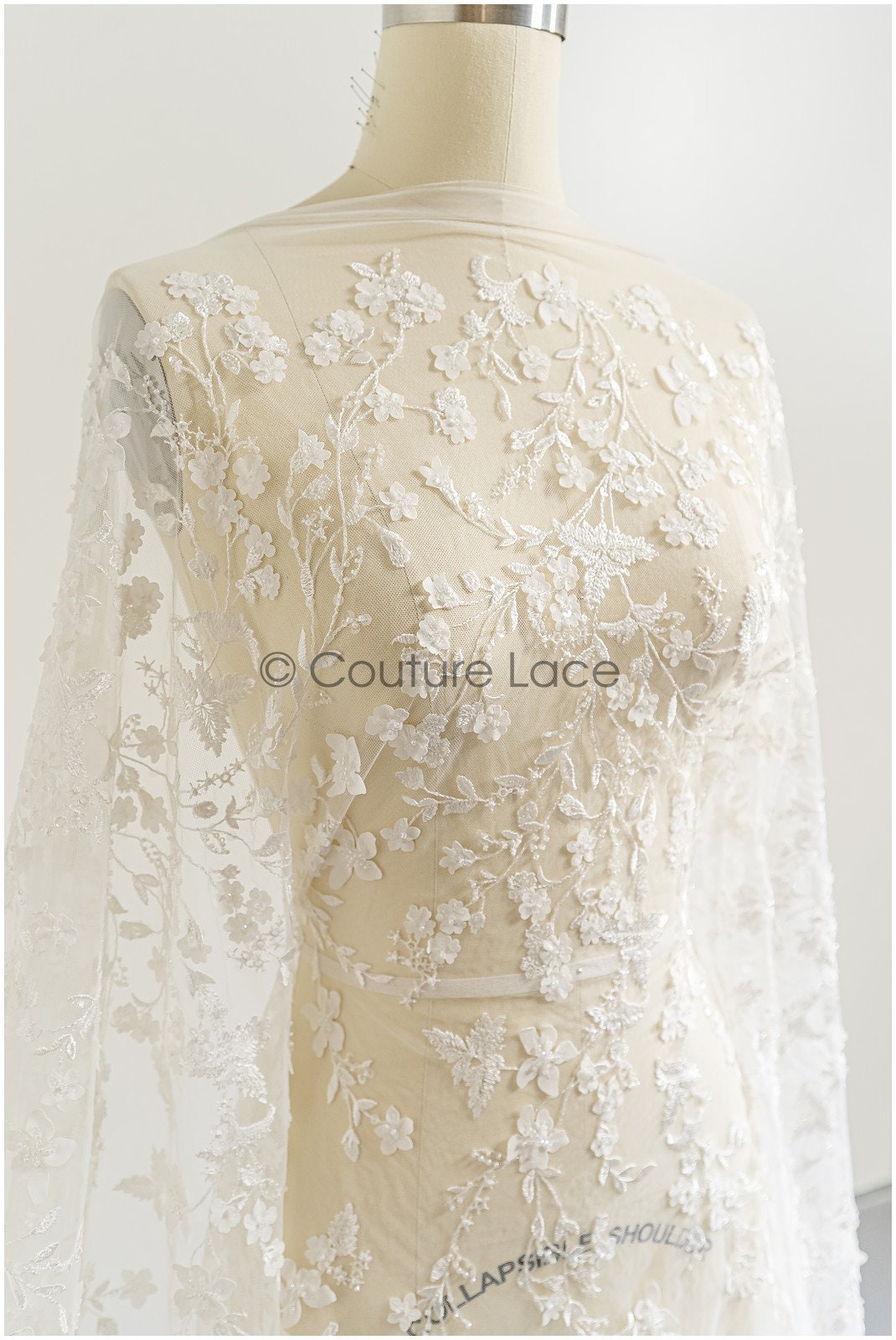 Spitzenstoff Off-White mit Perlen/ Brautspitze mit 3D-Blumen/ Brautkleid Spitz/ Perlenspitze// L22-305