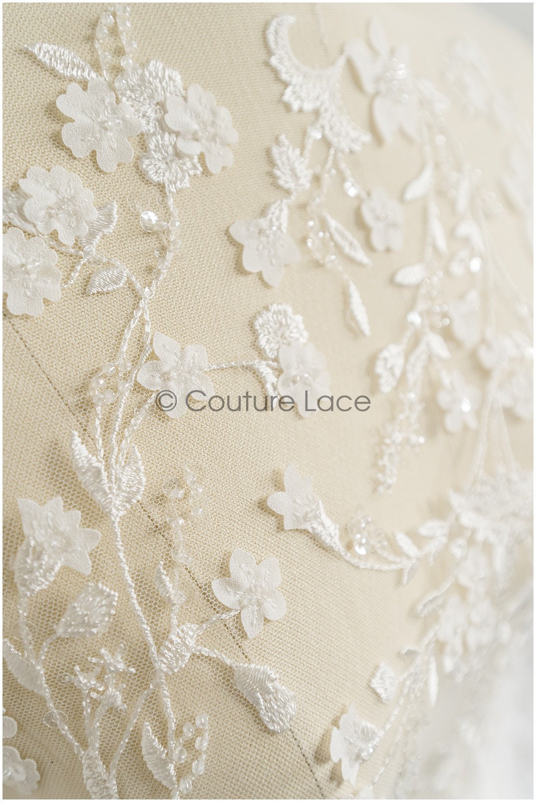 Spitzenstoff Off-White mit Perlen/ Brautspitze mit 3D-Blumen/ Brautkleid Spitz/ Perlenspitze// L22-305