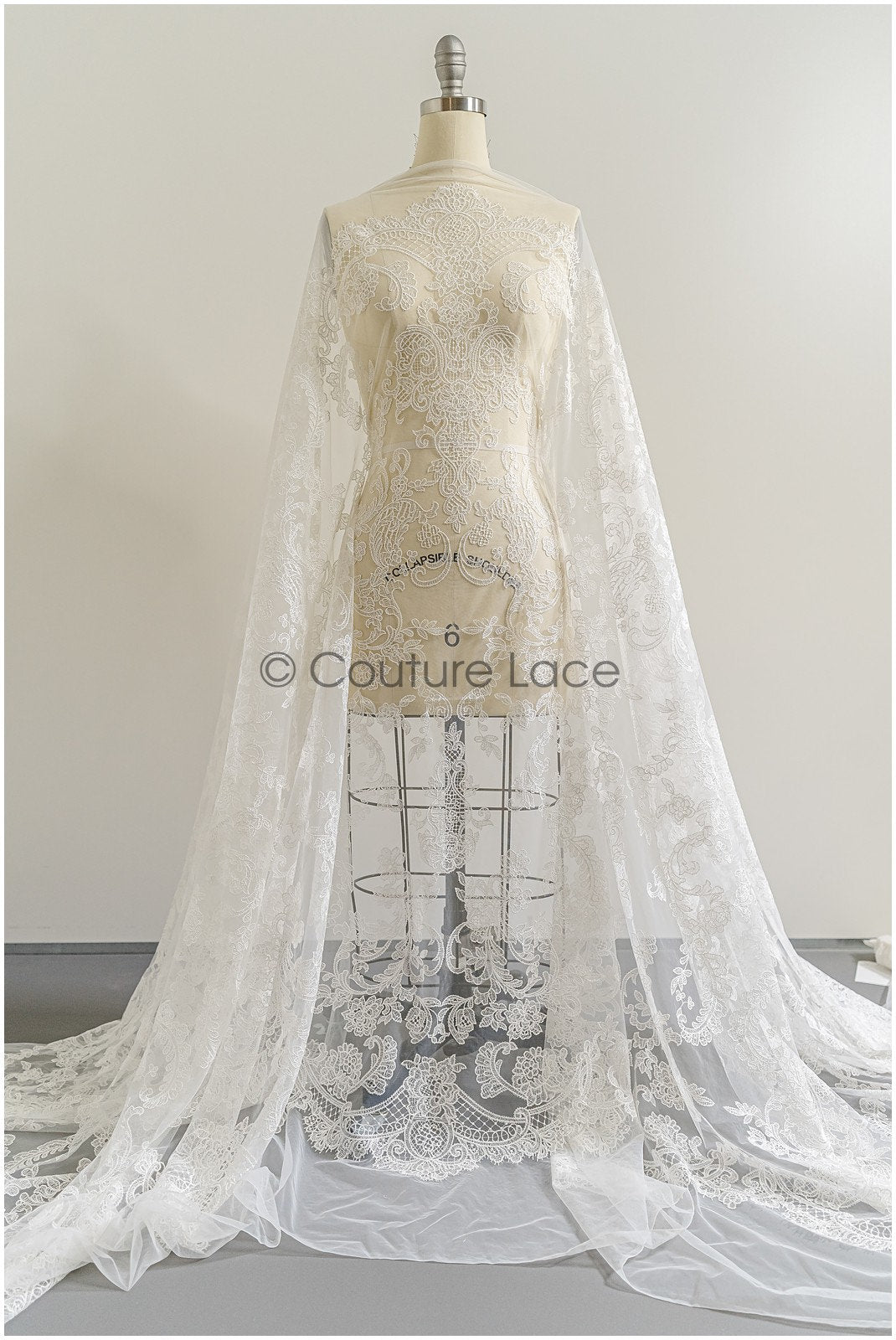Royal Braut Spitzenstoff für Hochzeitskleid/ Brautspitze Stoff Off-White/ französische Braut Spitze// L22-307B