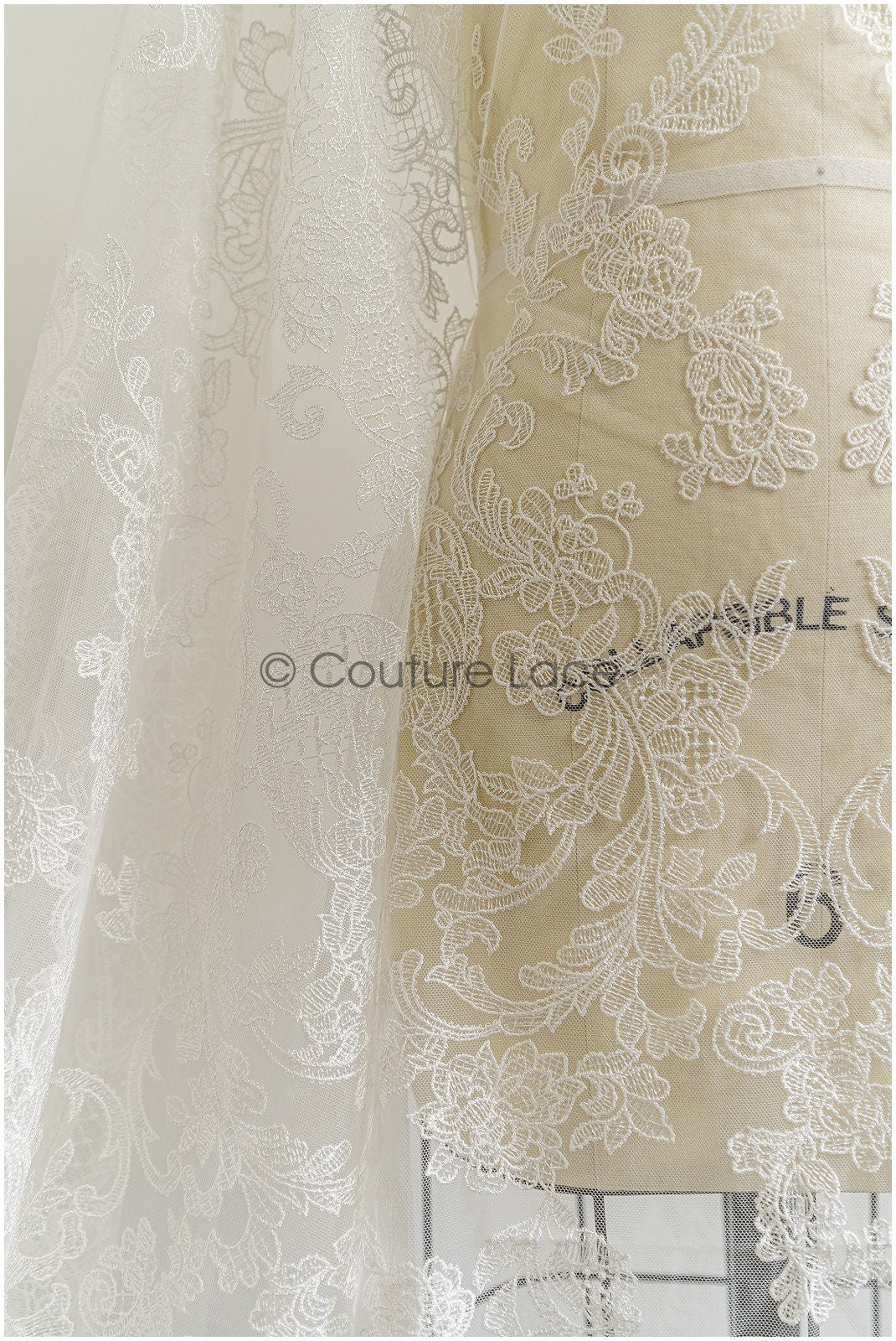 Royal Braut Spitzenstoff für Hochzeitskleid/ Brautspitze Stoff Off-White/ französische Braut Spitze// L22-307B