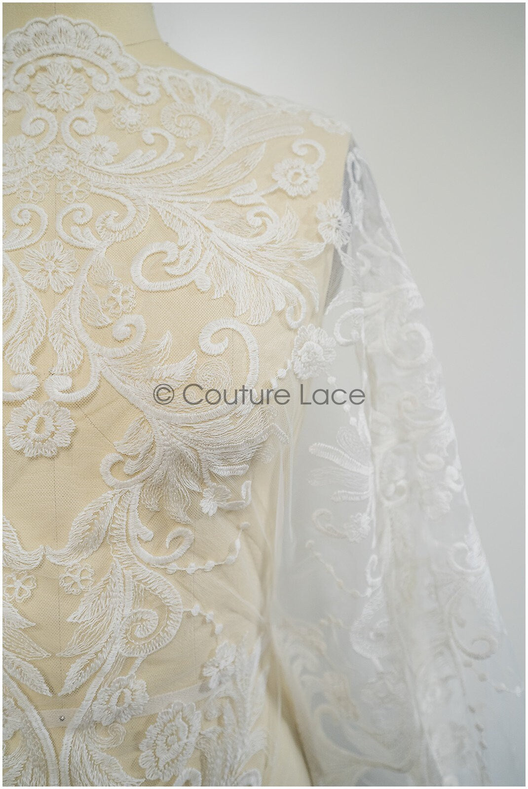 Weicher Braut Spitzenstoff Off-White/ royaler Spitzenstoff für Brautkleid/ Ornament Spitzenstoff// L21-073