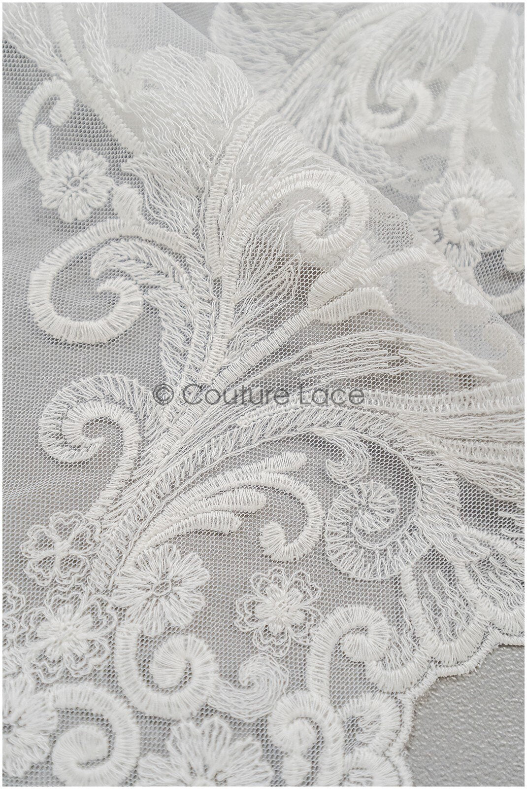Weicher Braut Spitzenstoff Off-White/ royaler Spitzenstoff für Brautkleid/ Ornament Spitzenstoff// L21-073