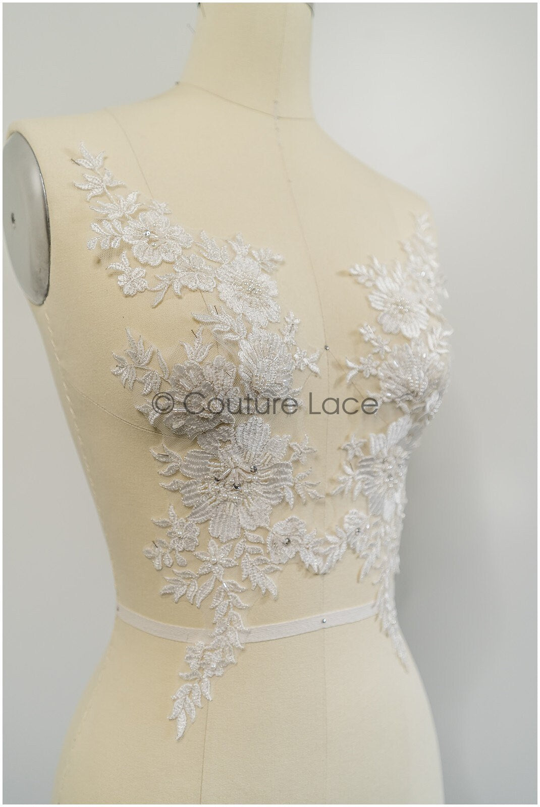 Perlen Applikation für Brautkleid, Blumenspitze Aufnäher, bestickte Spitzenapplikation, Brautapplikation// A21-227