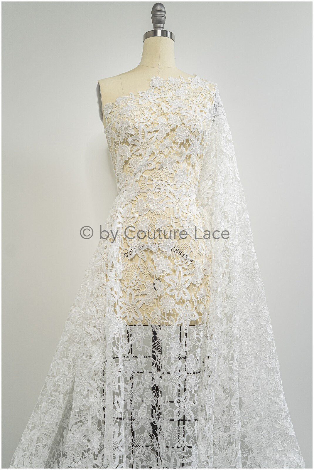 Florale Boho Spitze Off-White/ Gehäkelter Spitzenstoff/ Boho Spitze/ Makramee Spitzenstoff/ gestrickter Spitzenstoff mit Blumen// L20-390