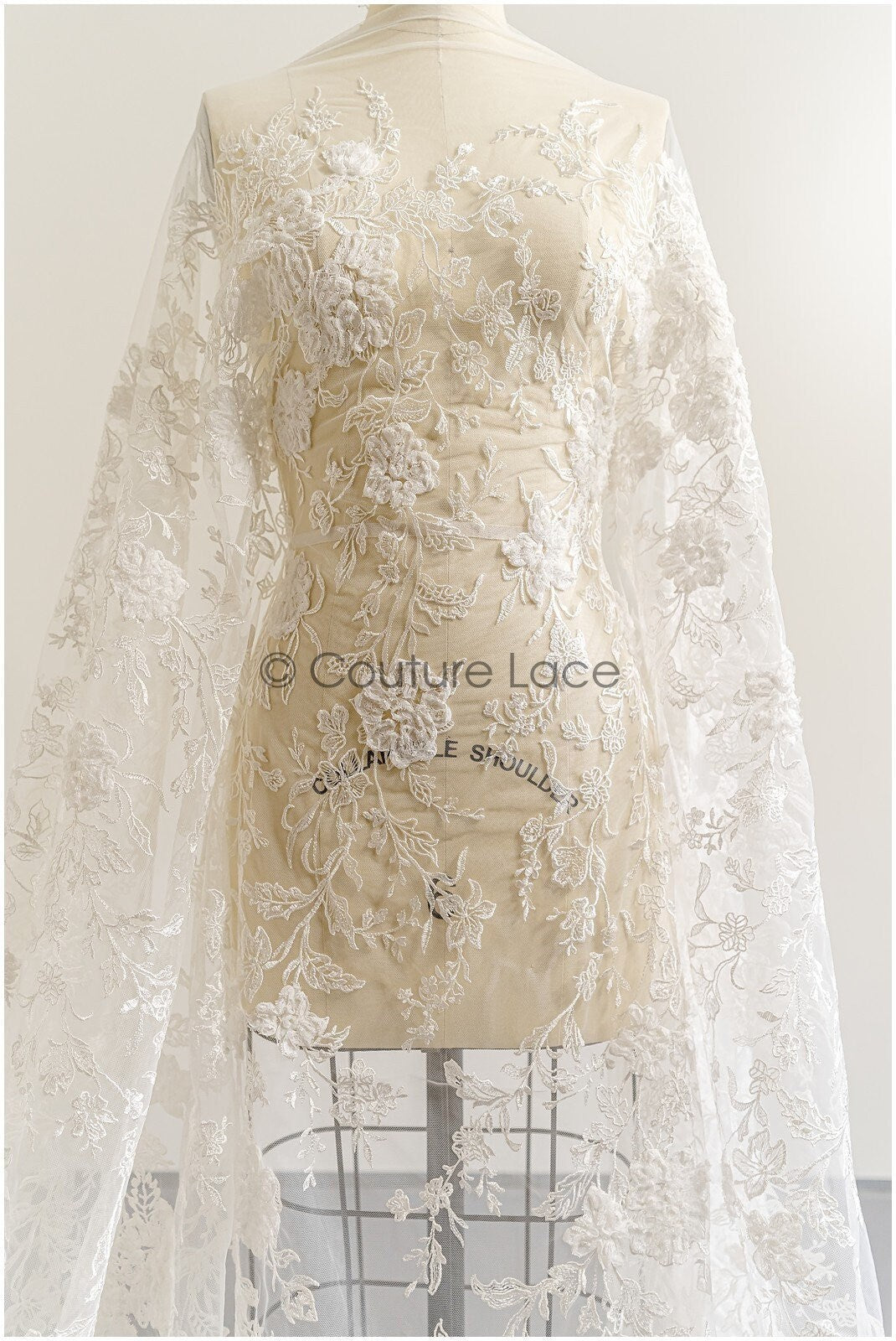 3D Blumen Spitzenstoff Off-White/ Braut Spitzenstoff/ romantische Spitze mit 3D Blumen/ Hochzeit Spitzenstoff// L22-219B