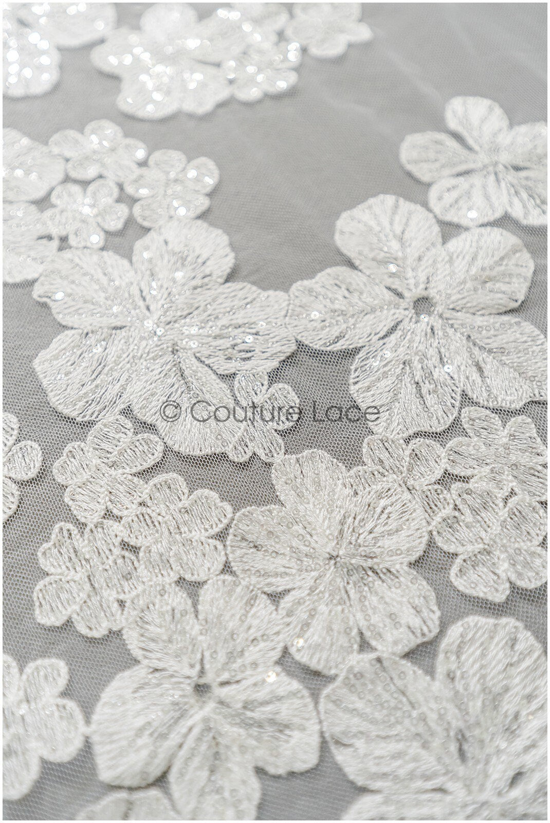 Romantischer Floraler Spitzenstoff Off-White/ Brautspitze mit Blumenmuster & Pailletten/ Braut Spitzenstoff// L22-277