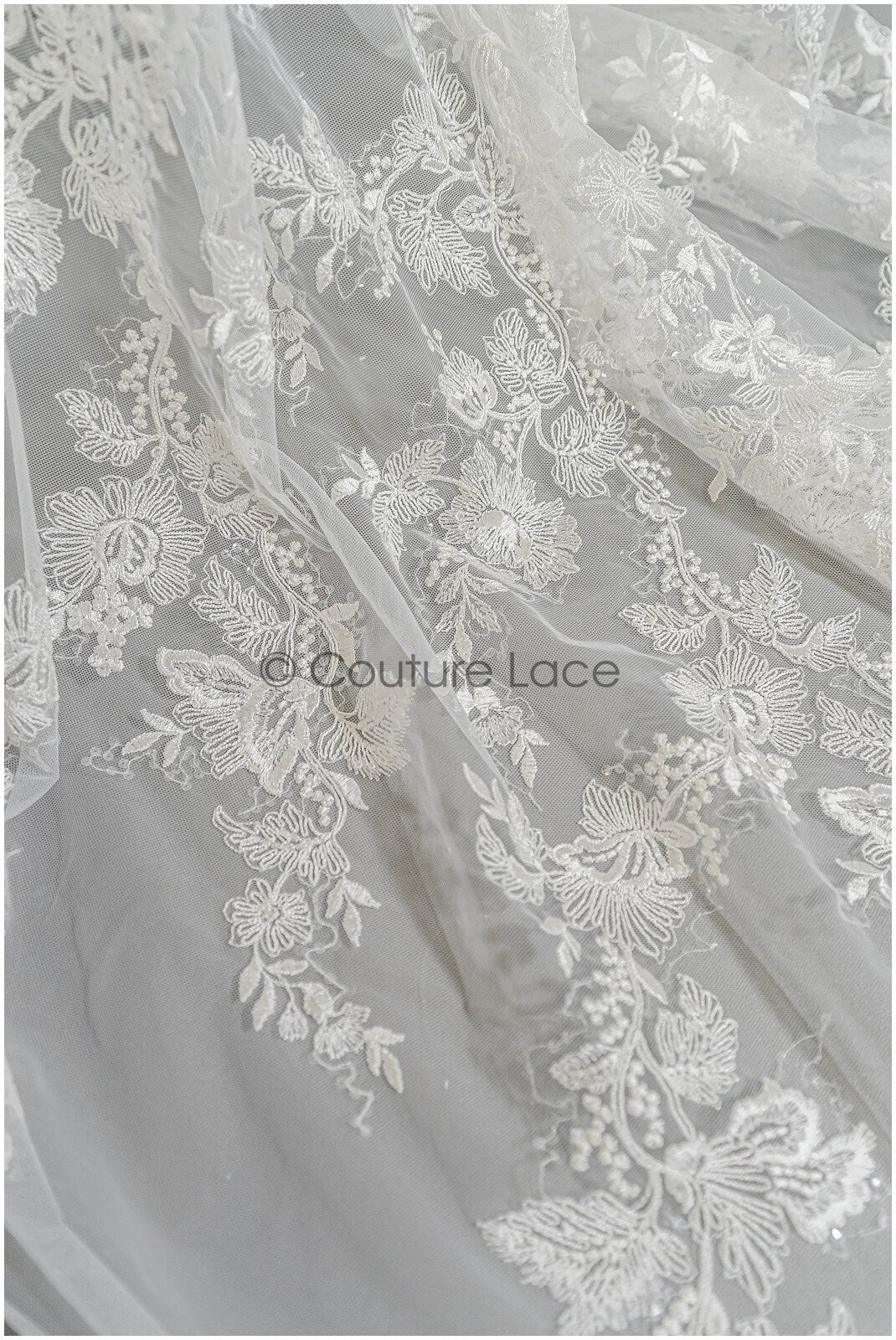 Romantischer floraler Spitzenstoff Off-White/ hochwertiger bestickter Braut Spitzenstoff/ Brautspitze Stoff// L22-295B