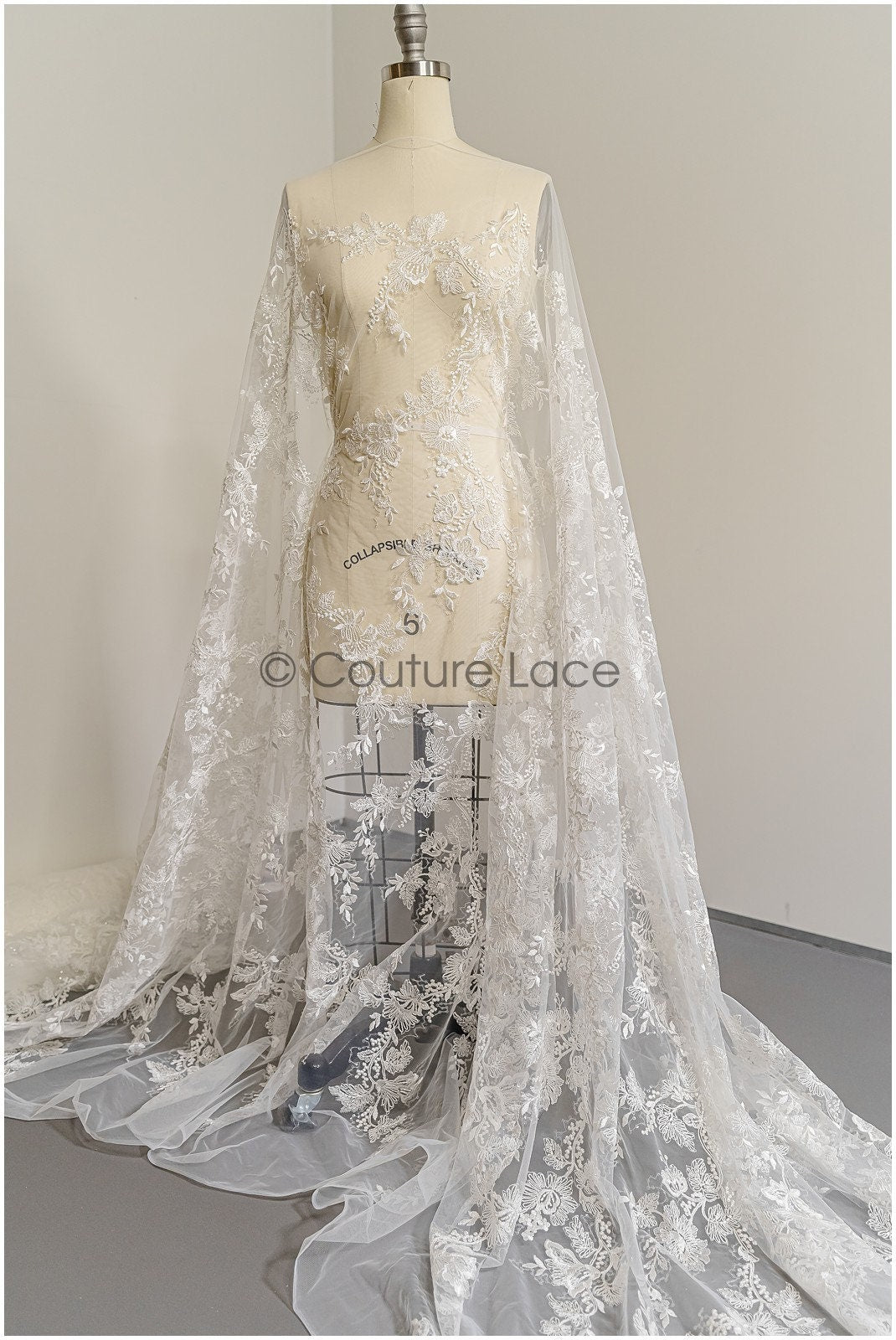 Romantischer floraler Spitzenstoff Off-White/ hochwertiger bestickter Braut Spitzenstoff/ Brautspitze Stoff// L22-295B
