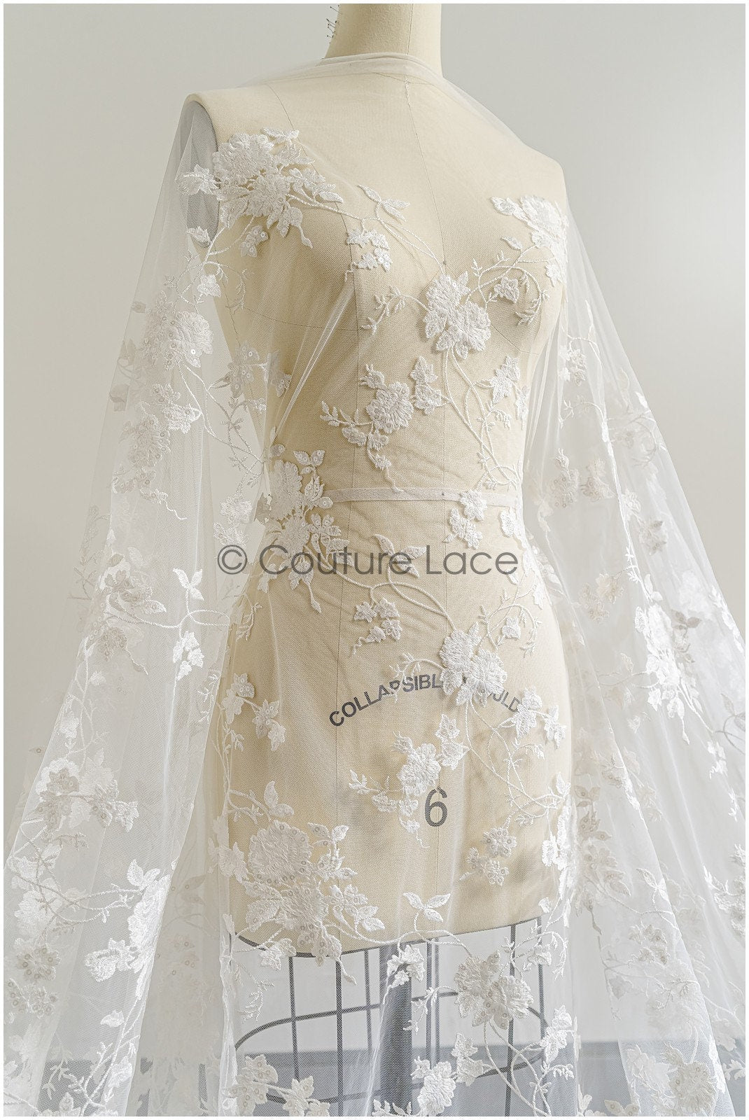 Romantischer floraler Spitzenstoff Off-White/ bestickter Braut Spitzenstoff/ Spitzenstoff mit Blumen & Pailletten// L22-304
