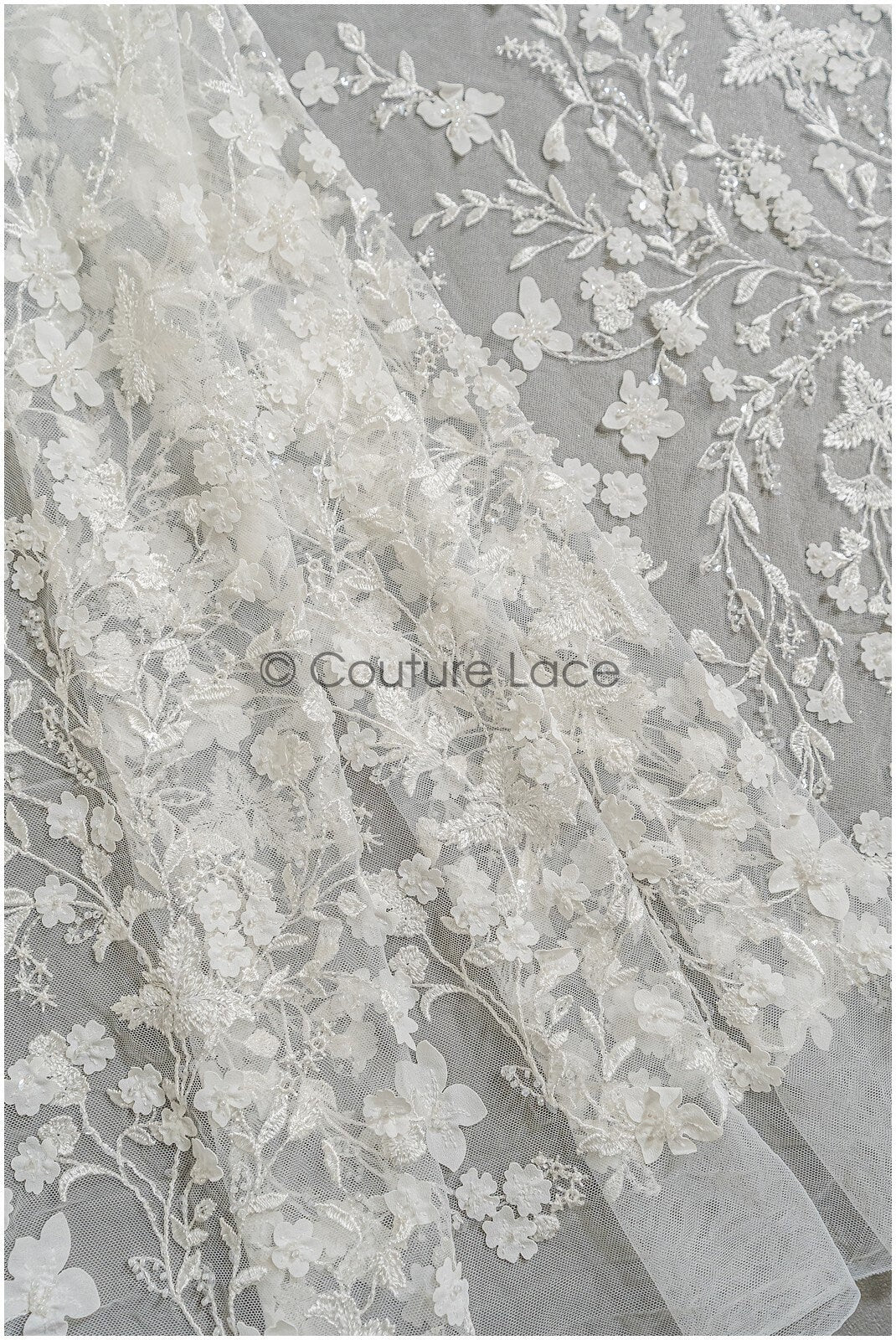 Spitzenstoff Off-White mit Perlen/ Brautspitze mit 3D-Blumen/ Brautkleid Spitz/ Perlenspitze// L22-305