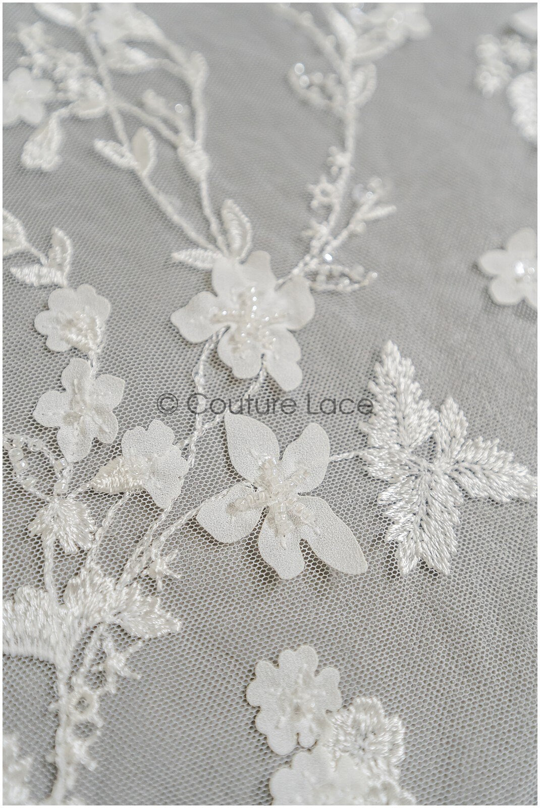 Spitzenstoff Off-White mit Perlen/ Brautspitze mit 3D-Blumen/ Brautkleid Spitz/ Perlenspitze// L22-305