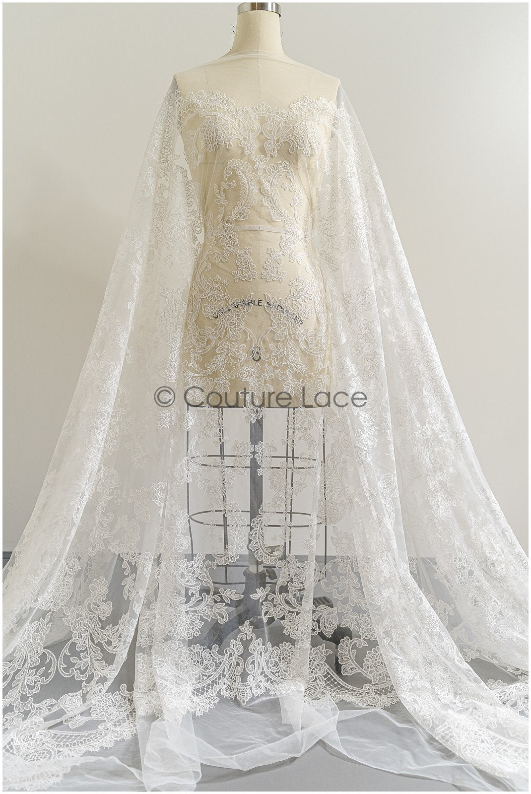 Royal Braut Spitzenstoff für Hochzeitskleid/ Brautspitze Stoff Off-White/ französische Braut Spitze// L22-307B