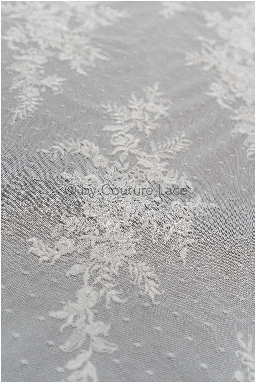 Romantischer Blumen Spitzenstoff Off-White/ Hochzeitskleid Spitzenstoff/ Braut Blumenspitze/ bestickter Spitzenstoff/ Spitzenschleier// L19-033