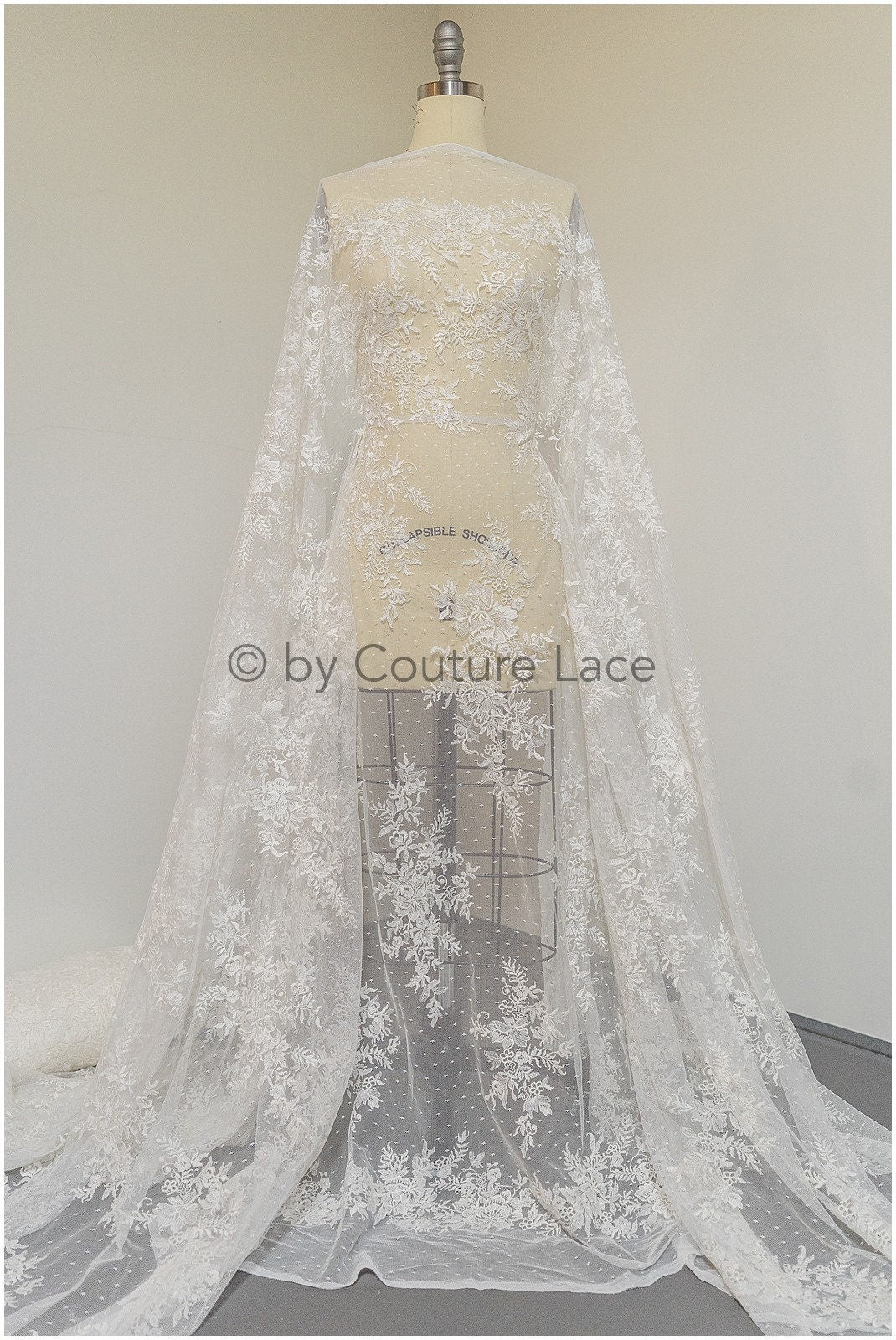 Romantischer Blumen Spitzenstoff Off-White/ Hochzeitskleid Spitzenstoff/ Braut Blumenspitze/ bestickter Spitzenstoff/ Spitzenschleier// L19-033