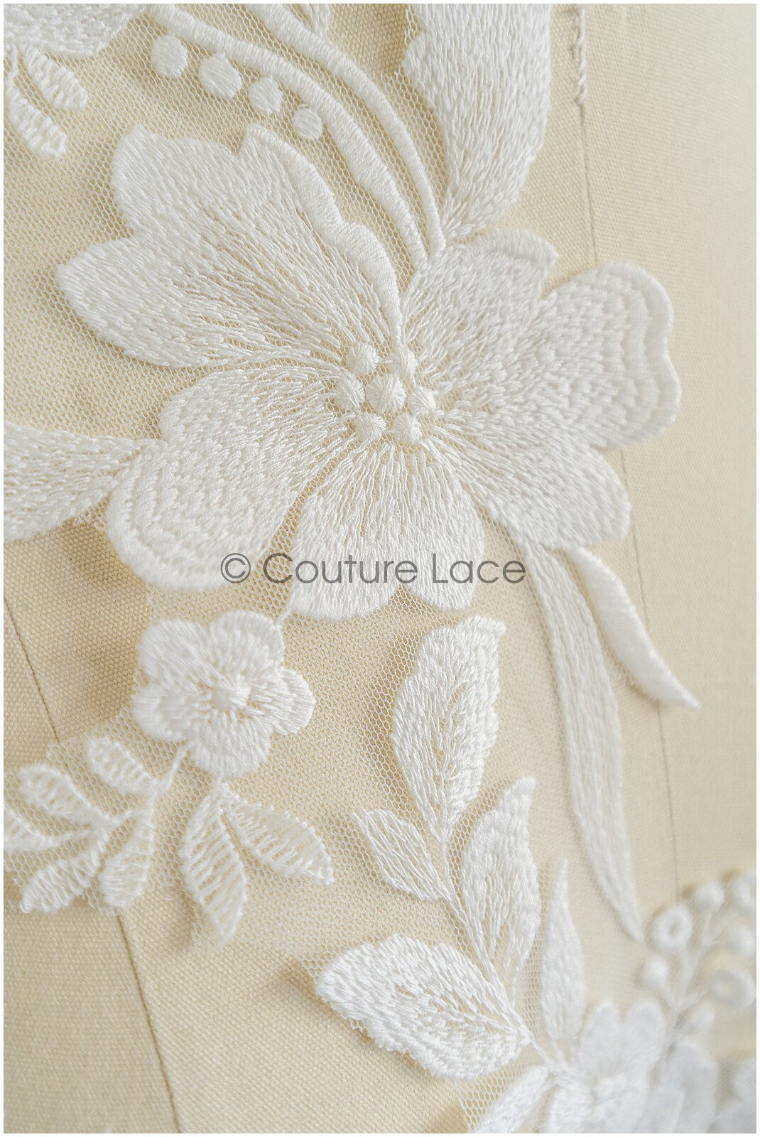 Lace trim off-white/ wedding lace trim/ floral lace trim/ bridal veil lace trim// T22-184