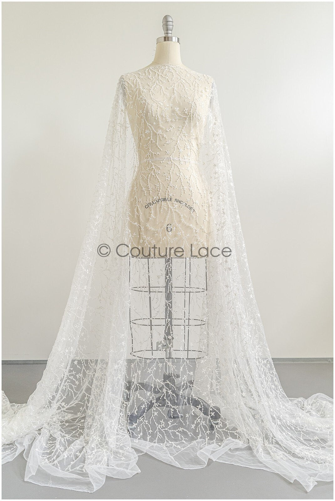 Wunderschöner Perlen Spitzenstoff mit kleinen Blättern/ Couture Spitzenstoff mit Perlen & Pailletten/ Brautspitze Off-White// L22-174B