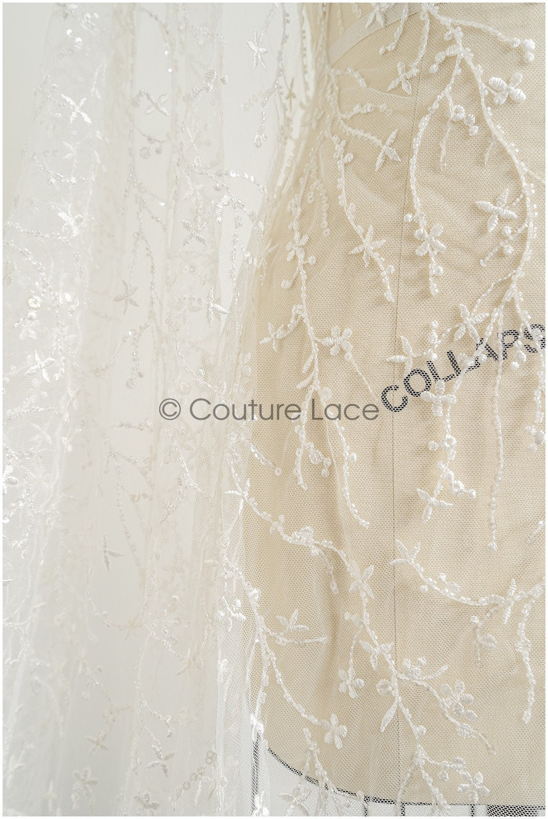 Wunderschöner Perlen Spitzenstoff mit kleinen Blättern/ Couture Spitzenstoff mit Perlen & Pailletten/ Brautspitze Off-White// L22-174B