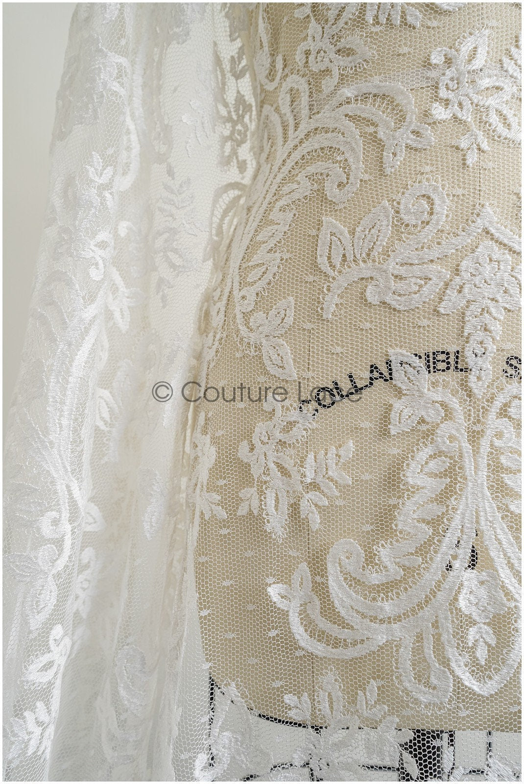 Wunderschöner Spitzenstoff Off-White/ Pünktchen Tüllsockel/ Couture Spitzenstoff/ Boho Braut Spitze// L22-271B