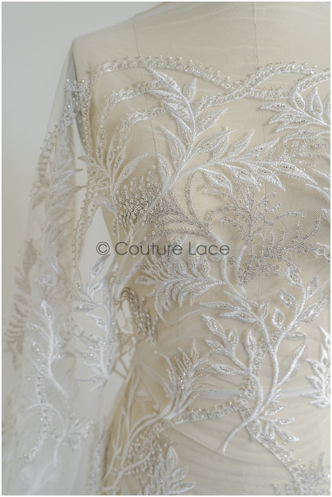 Wunderschöner Perlen Spitzenstoff Off-White Silber/ Couture Spitzenstoff mit Perlen & Pailletten/ Brautspitze mit Ästen & Blättern// L22-422SI