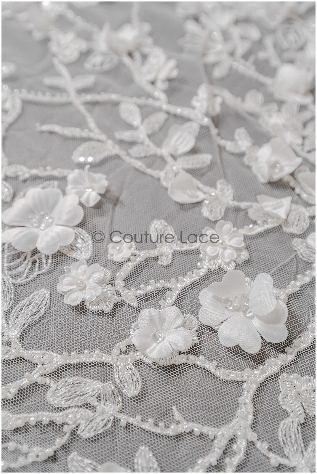 Wunderschöner Perlen Spitzenstoff mit 3D Blumen/ Braut Couture Spitzenstoff mit Perlen & Pailletten/ Brautspitze Off-White// L22-432