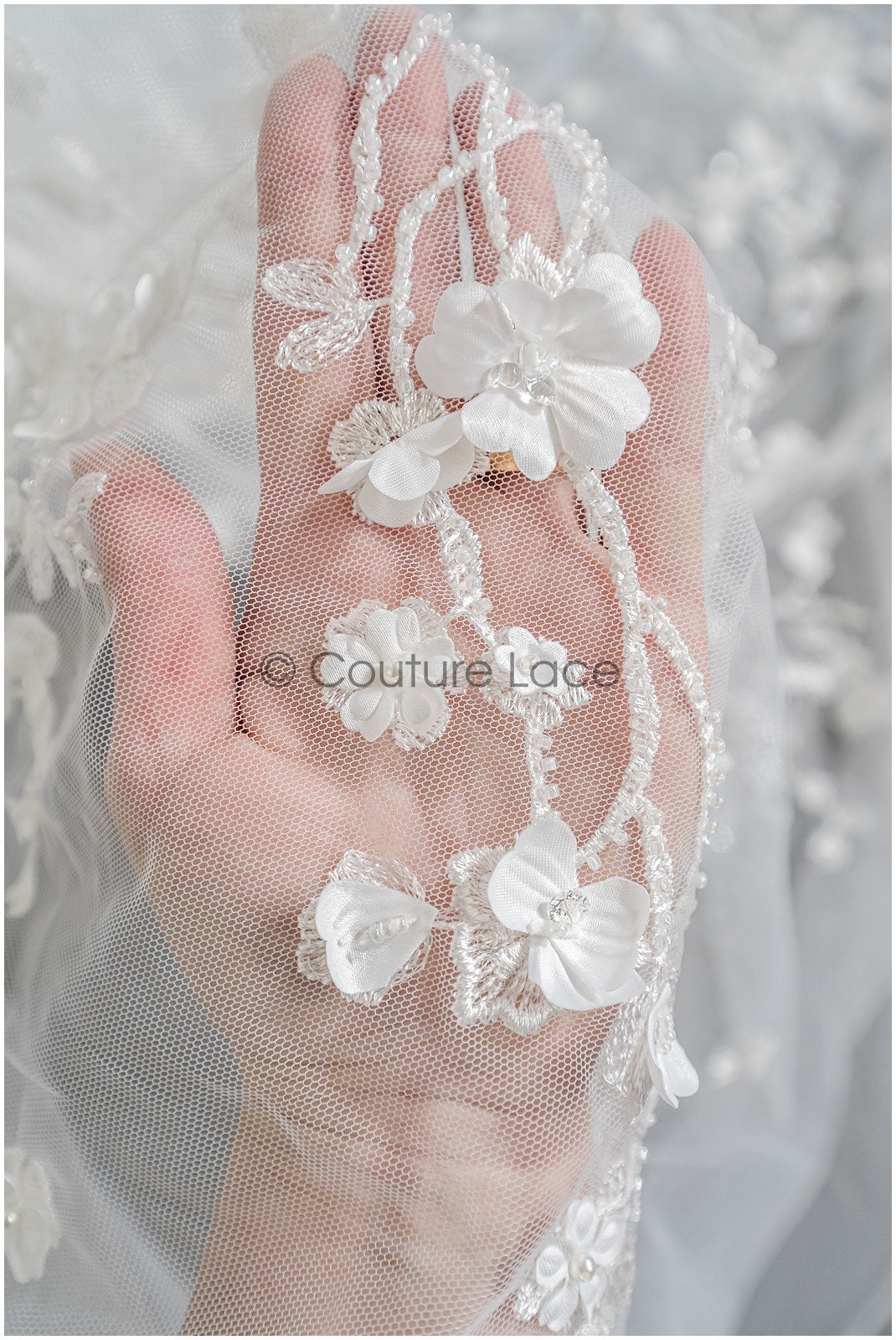 Wunderschöner Perlen Spitzenstoff mit 3D Blumen/ Braut Couture Spitzenstoff mit Perlen & Pailletten/ Brautspitze Off-White// L22-432