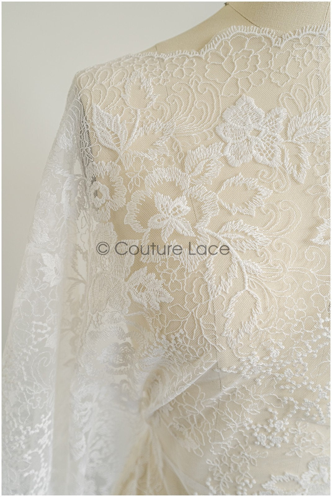 Romantischer Braut Spitzenstoff mit Blumenmuster/ florale Couture Spitze/ bestickte Brautspitze// L22-433