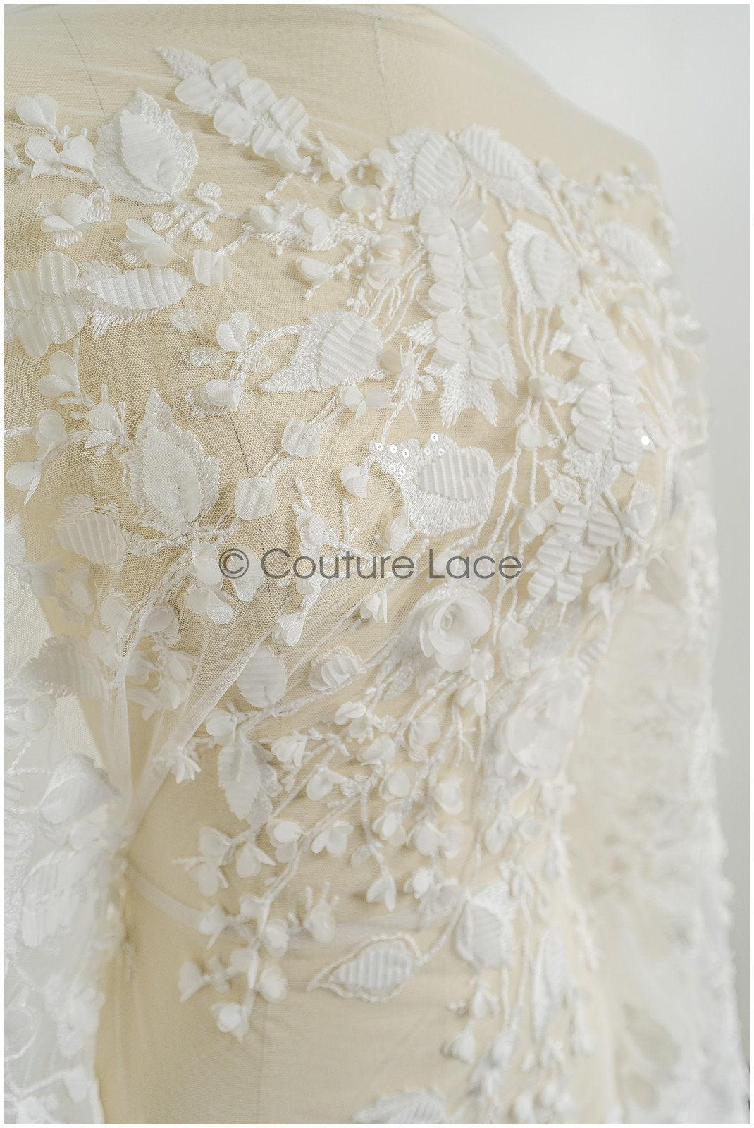 Wunderschöner floraler Spitzenstoff mit 3D Blumen/ Braut Couture Spitzenstoff mit Pailletten/ Brautspitze mit 3D Blumen// L22-441
