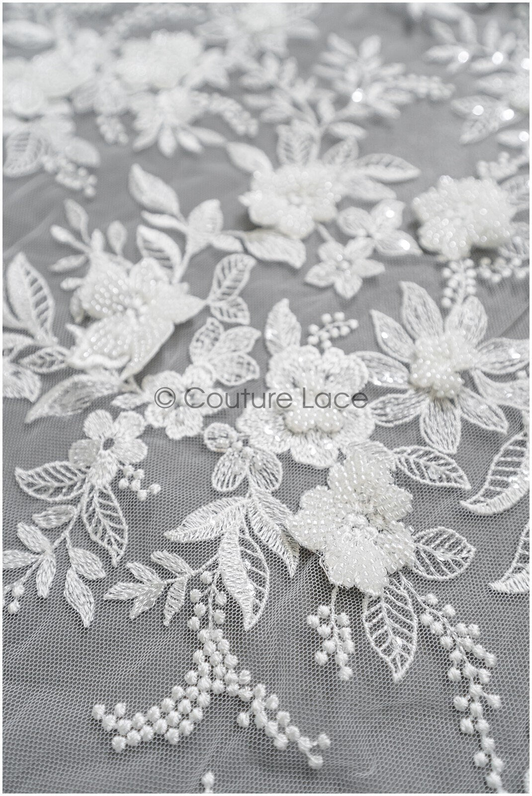 Wunderschöner 3D Blumen Spitzenstoff Off-White/ Braut Couture Spitzenstoff/ 3D Brautspitze mit Ästen & Blättern// L22-452