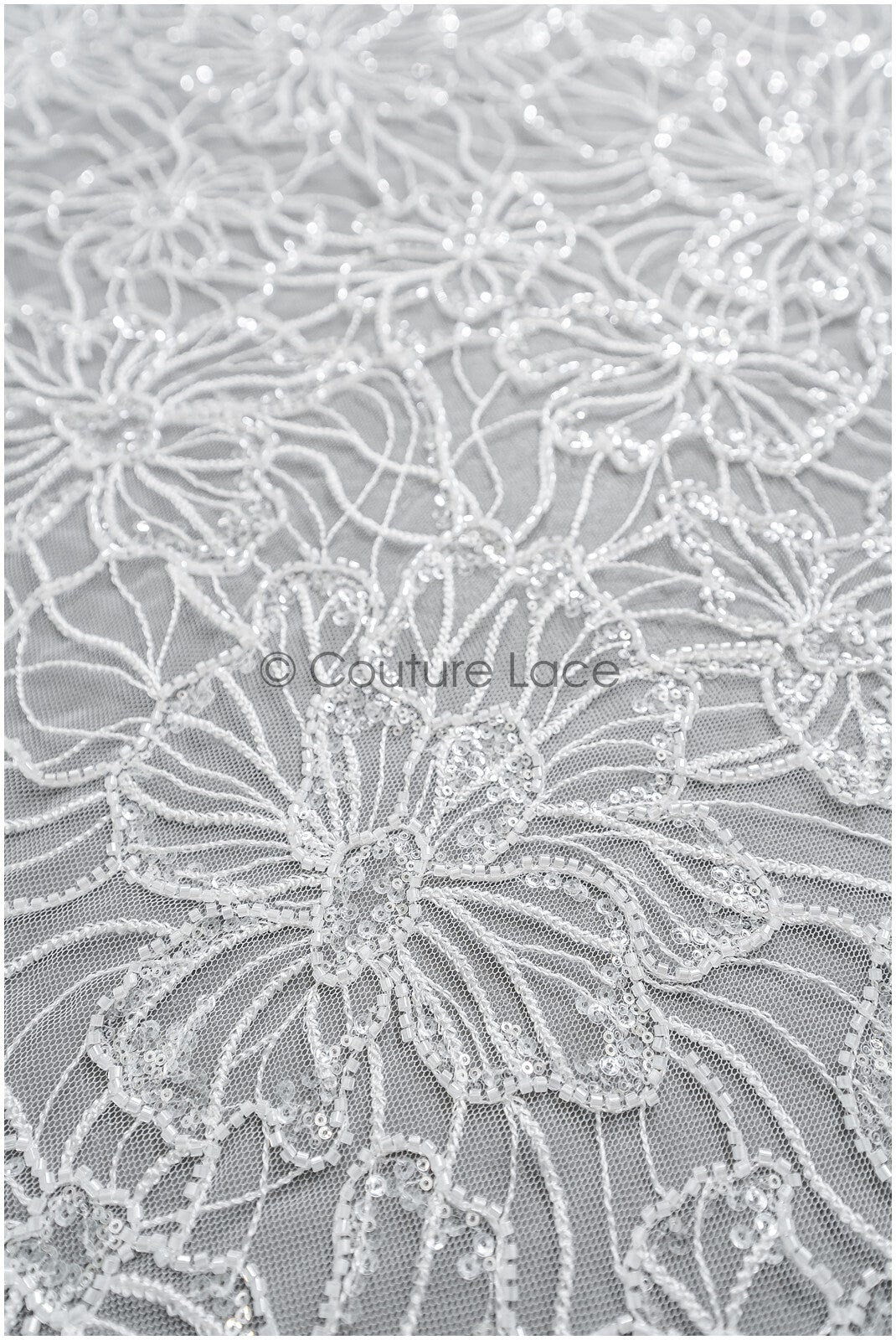Perlen Spitzenstoff Off-White/ Couture Spitzenstoff mit Perlen & Pailletten/ Brautspitze mit Blumen// L22-454