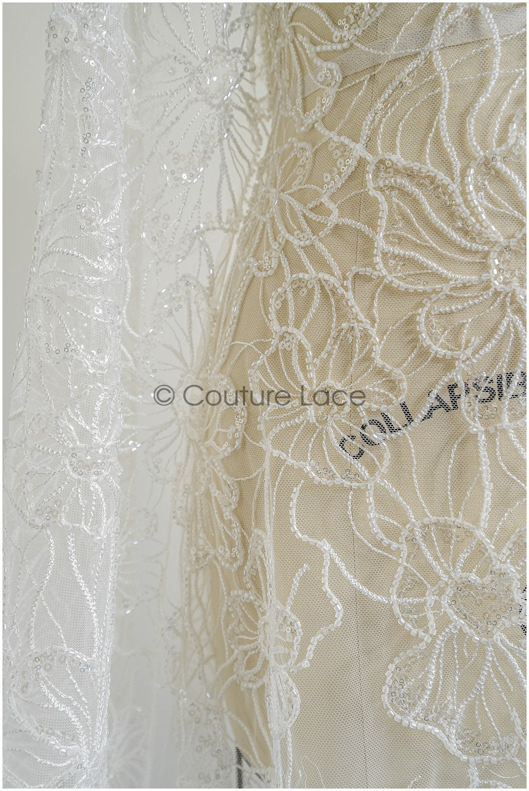 Perlen Spitzenstoff Off-White/ Couture Spitzenstoff mit Perlen & Pailletten/ Brautspitze mit Blumen// L22-454