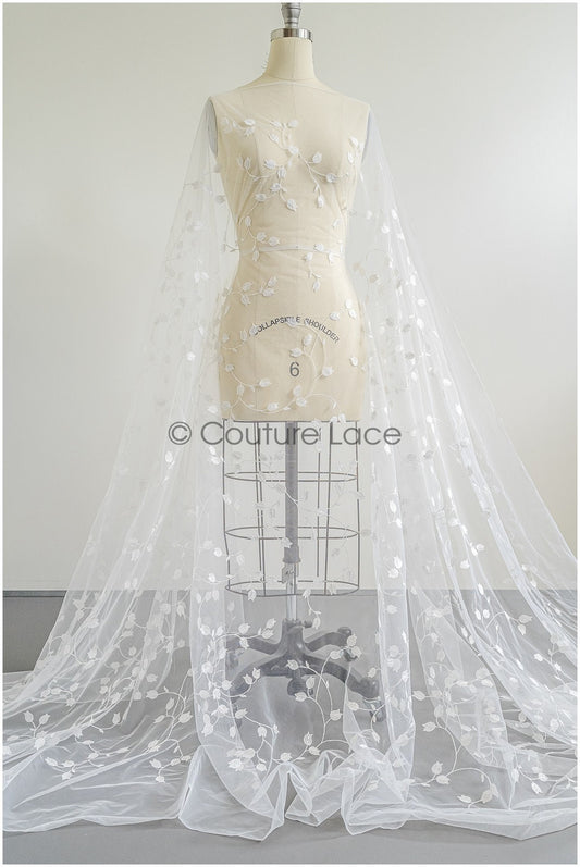 Tissu dentelle Muguet à paillettes/ Tissu dentelle Couture Off-White/ dentelle florale délicate// L22-456