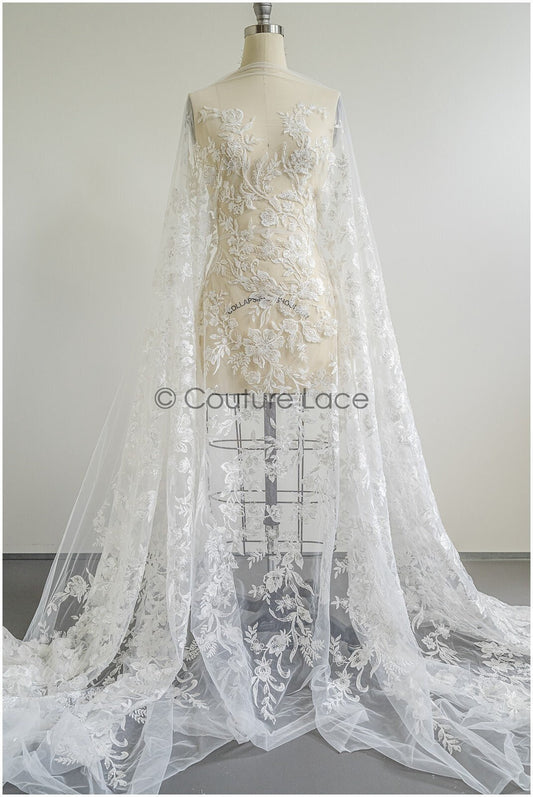 Floraler Spitzenstoff mit Perlen & Pailletten/ Brautspitze Off-White/ Brautspitze mit Perlenblumen// L22-457
