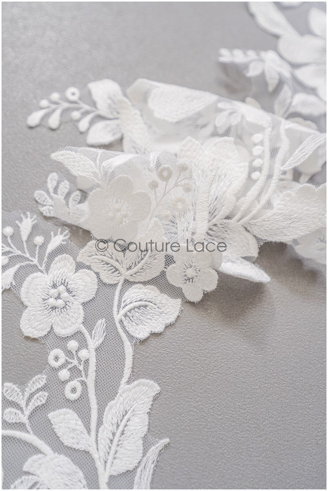 Lace trim off-white/ wedding lace trim/ floral lace trim/ bridal veil lace trim// T22-184