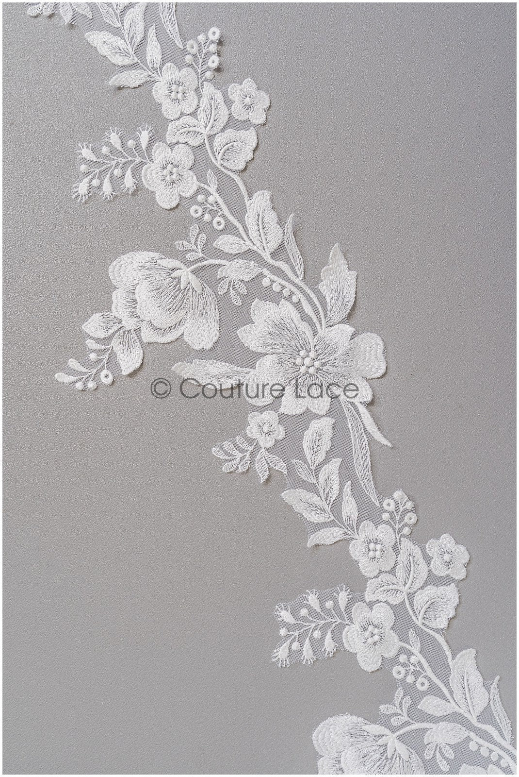Lace trim off-white/ wedding lace trim/ floral lace trim/ bridal veil lace trim// T22-184