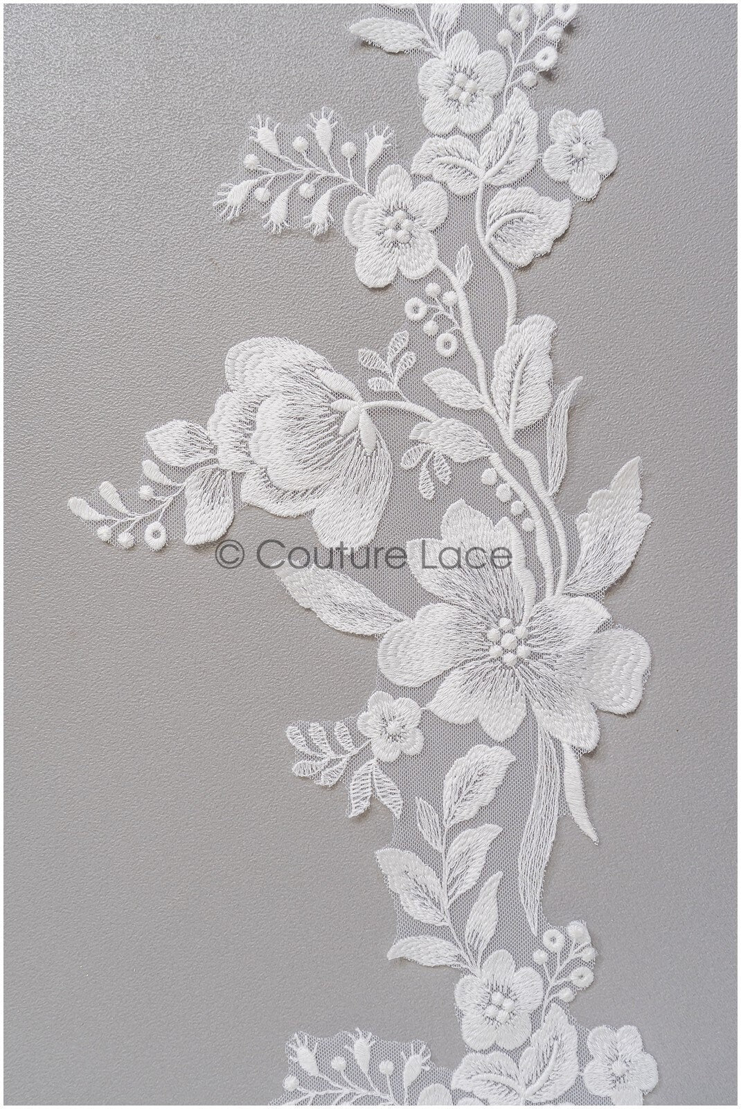 Lace trim off-white/ wedding lace trim/ floral lace trim/ bridal veil lace trim// T22-184