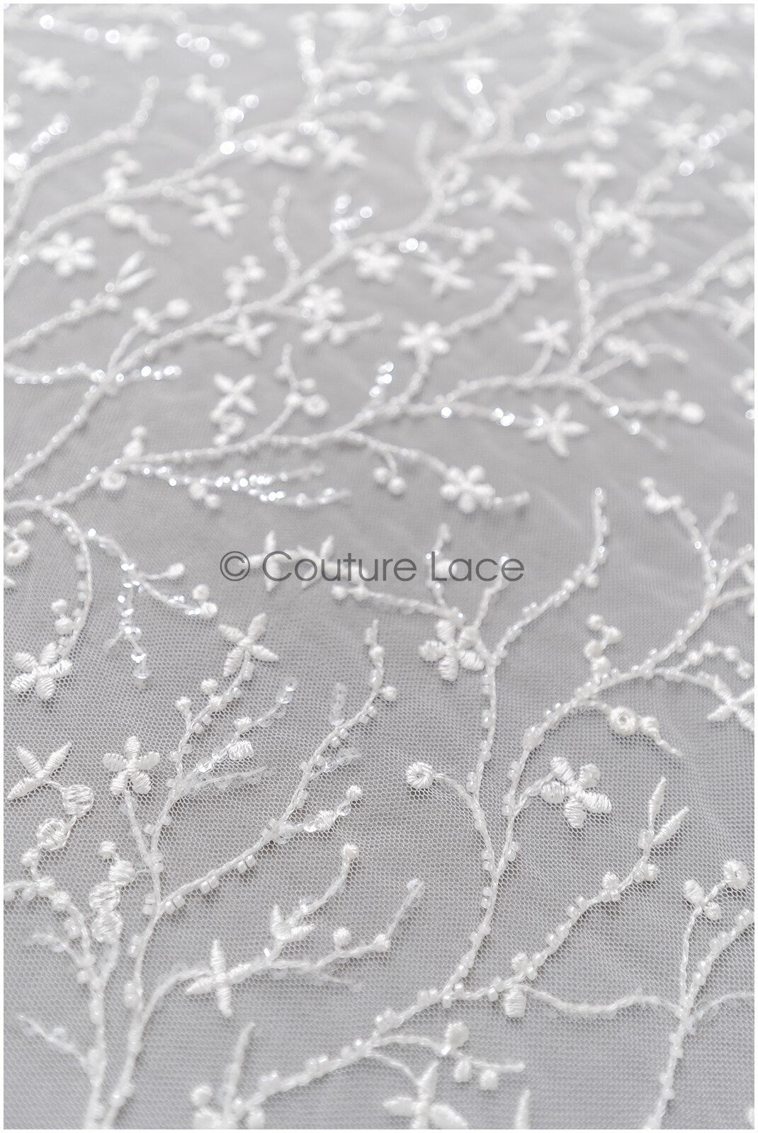 Wunderschöner Perlen Spitzenstoff mit kleinen Blättern/ Couture Spitzenstoff mit Perlen & Pailletten/ Brautspitze Off-White// L22-174B