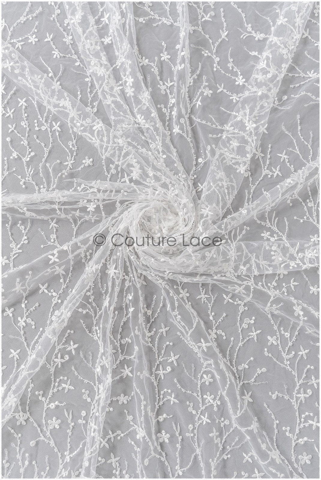 Wunderschöner Perlen Spitzenstoff mit kleinen Blättern/ Couture Spitzenstoff mit Perlen & Pailletten/ Brautspitze Off-White// L22-174B
