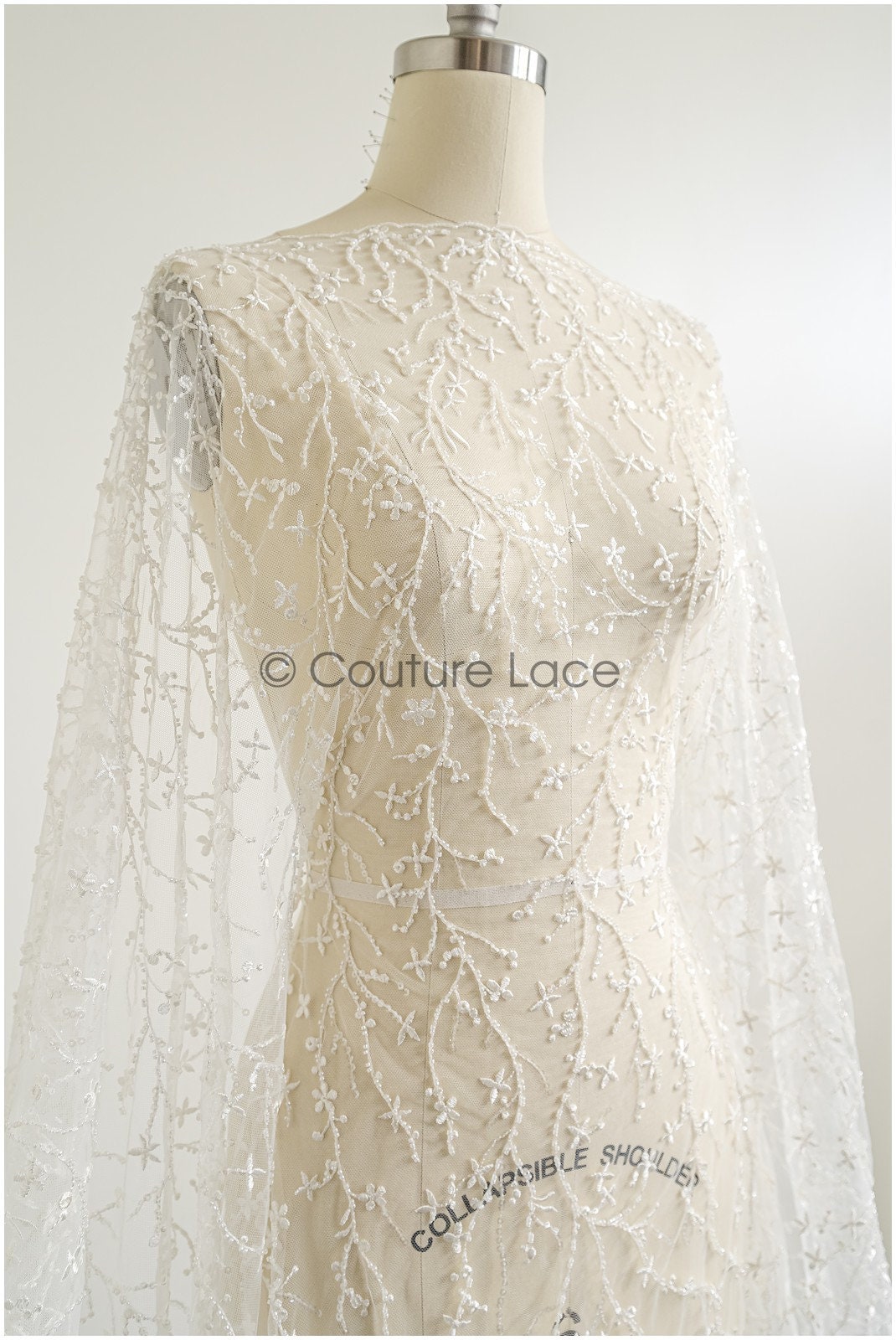 Wunderschöner Perlen Spitzenstoff mit kleinen Blättern/ Couture Spitzenstoff mit Perlen & Pailletten/ Brautspitze Off-White// L22-174B