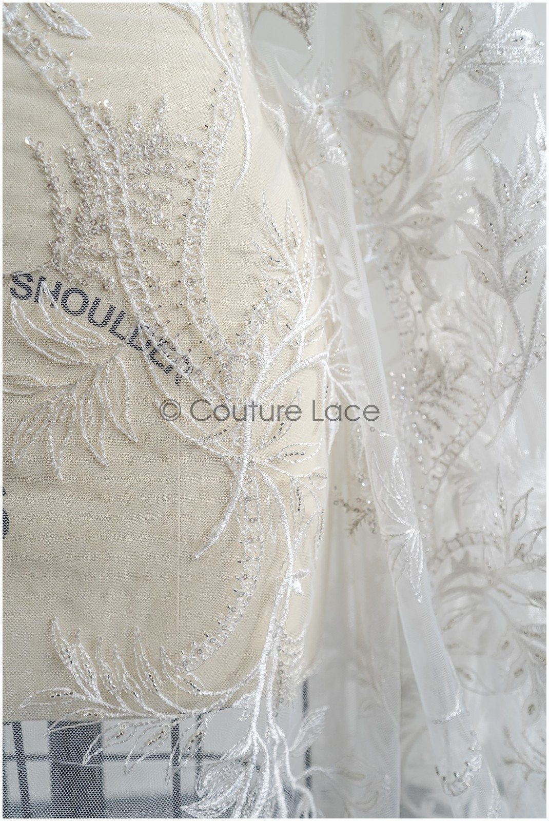 Wunderschöner Perlen Spitzenstoff Off-White Silber/ Couture Spitzenstoff mit Perlen & Pailletten/ Brautspitze mit Ästen & Blättern// L22-422SI
