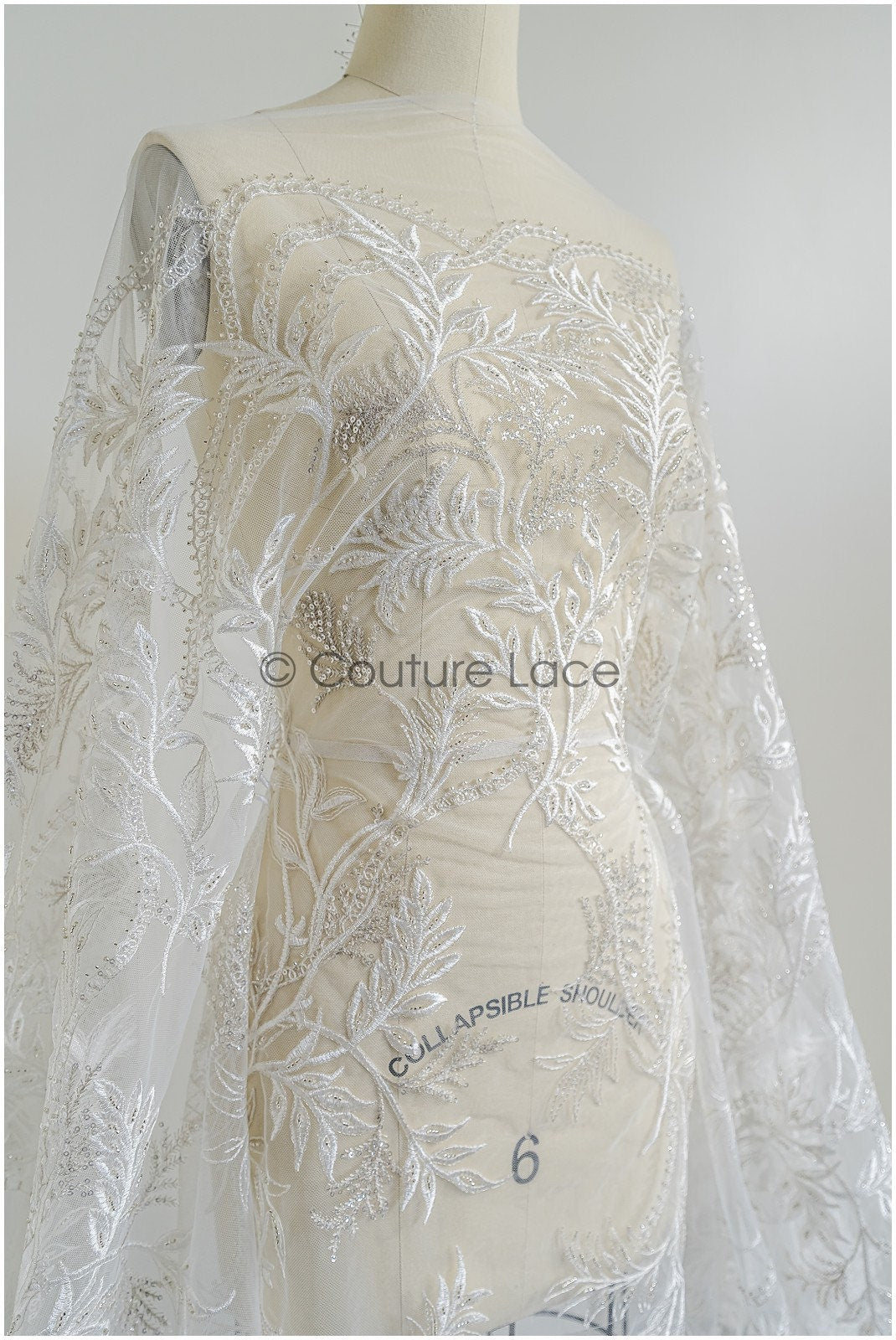 Wunderschöner Perlen Spitzenstoff Off-White Silber/ Couture Spitzenstoff mit Perlen & Pailletten/ Brautspitze mit Ästen & Blättern// L22-422SI